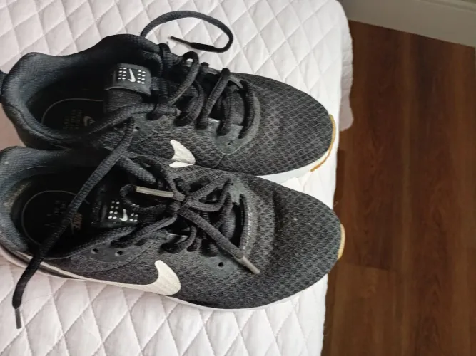 Tenis Nike usado número 34