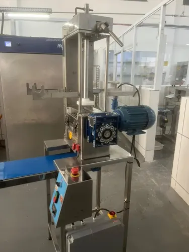 Maquina modeladora de Pastel Modelo PP200 (Indiana)