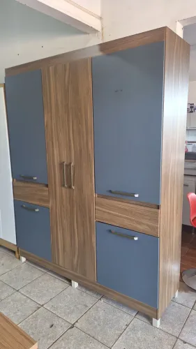 Guarda roupa 8 portas 2 gavetas