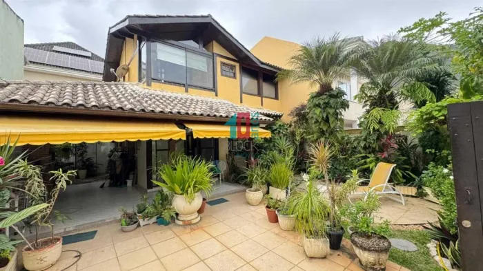 Vargem Pequena | Casa de Condomínio 4 quartos, sendo 2 suites