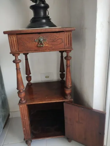 Mesinha de apoio - totalmente original - peça de colecionador 