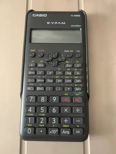 Calculadora Cássio fx-82MS
