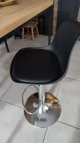Banqueta preta com regulagem 
