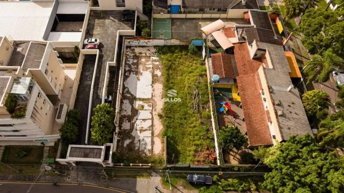 Terreno à venda com 960 m² no Hugo Lange em Curitiba.