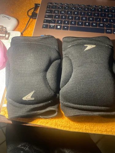 Joelheira de quadra pra vôlei tamanho M