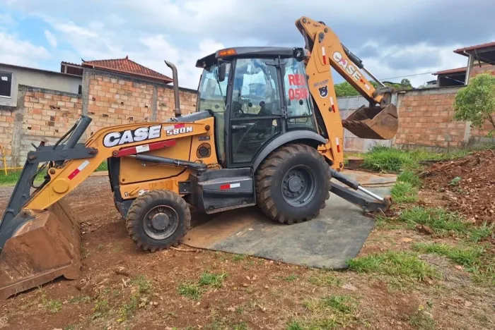 Retroescavadeira Impecável Case 580N - Parcele!