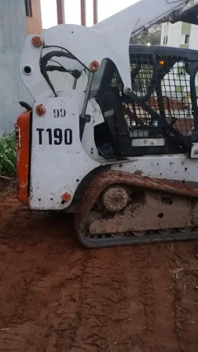 Bobcat T190 2013,troco,Caminhão traçado 6x4 caçamba 12m3
