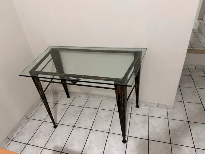 MESA DE FERRO FUNDIDO COM TAMPO DE VIDRO