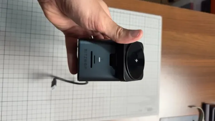 Hub USB-C BlitzWolf BW-TH17 9 em 1 com Carregador Sem Fio - Excelente