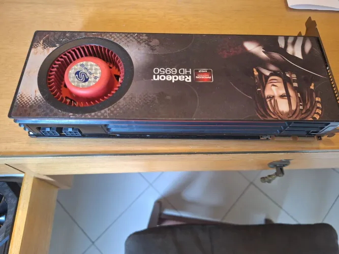 Placa de Video AMD RADEON HD 6950 2 GB