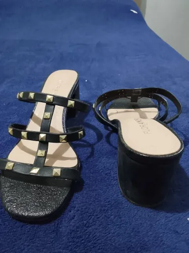 Sandália semi nova