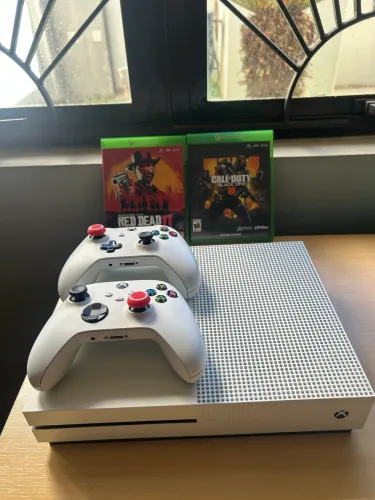 XBOX ONE S 1TB - 2 CONTROLES
