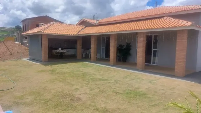 Chácara com escritura em condomínio fechado à venda em Pinhalzinho/SP.