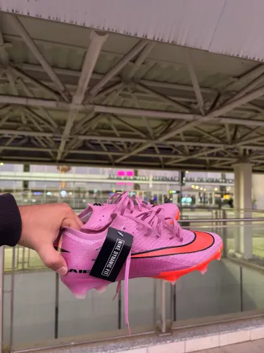 Chuteira Nike profissional