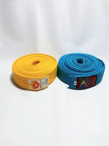 02 faixas de judô. Amarelo e azul