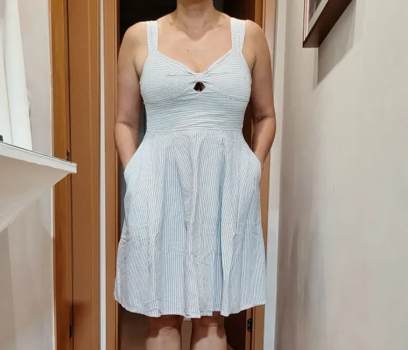 vestido curto com listra azuis, marca Antix, tamanho G