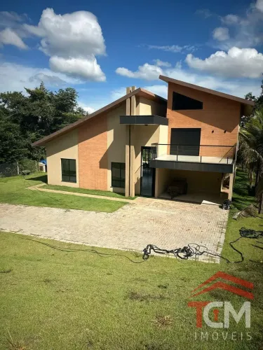 Casa de alto padrão à venda no Condomínio Águas da Serra Hidrolândia
