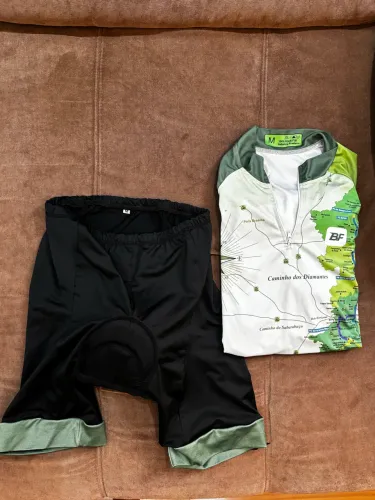 Conjunto de ciclismo (bermuda e camisa) Estrada Real tamanho M