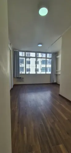 Copacabana. Apartamento com Salão, 1 Quarto e Andar Alto. Copacabana - Rio de Janeiro - RJ