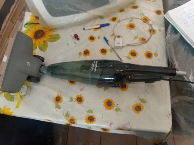 Aspirador Britânia  220 volts P tirar peça  FONCIONANDO  