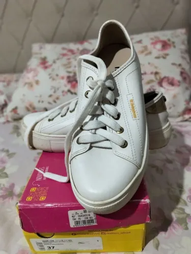 Tênis feminino Moleca branco