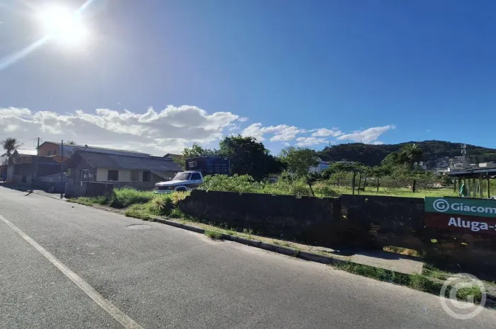 Terreno amplo em São José, ideal para novos negócios