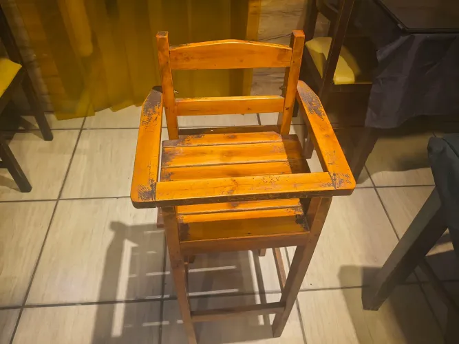 Cadeira de criança pra restaurante