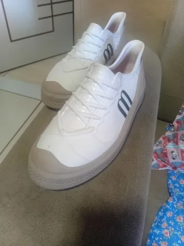Sapato unisex semi novo muito confortável