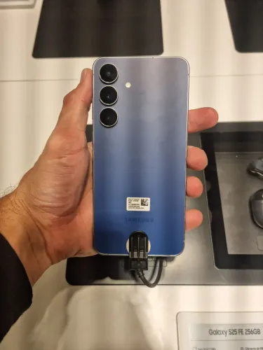 S25 FE 256 GB NOVO (LACRADO)
