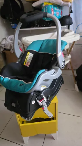 Bebê conforto baby trend com a base isofix