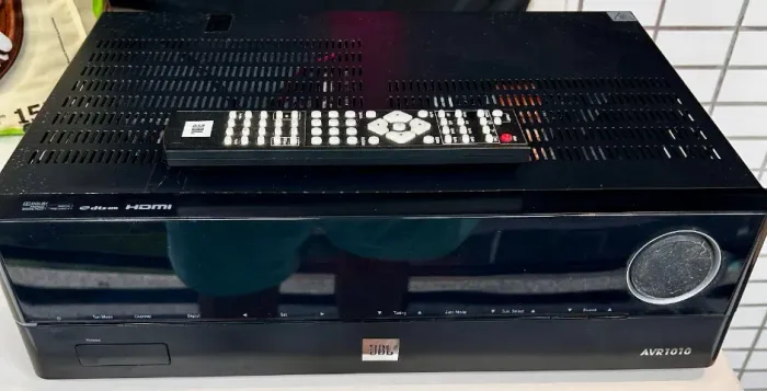 Receiver JBL AVR 1010 (J5100) 5.1 - (Com Defeito HDMI / Para Peças ou Conserto) + Controle