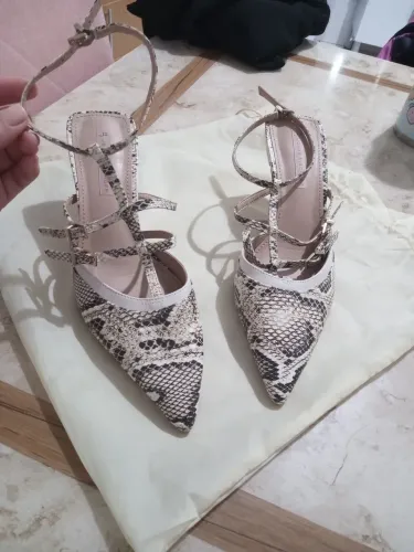 Scarpin marca Jorge Bischoff novo