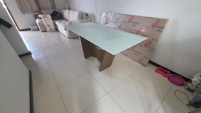 Vendo mesa de jantar tampo de vidro 1,80m x 0,90m