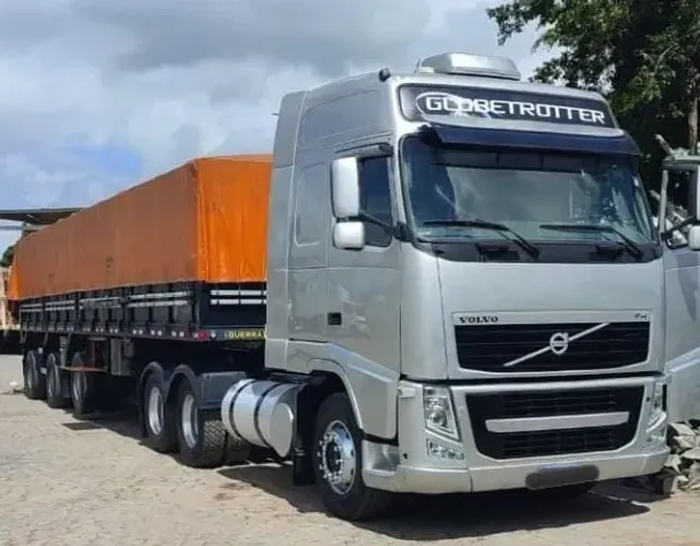 Caminhão VOLVO FH 440 4x2T 2011