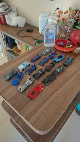 18 Carrinhos Hotwheels do batman 