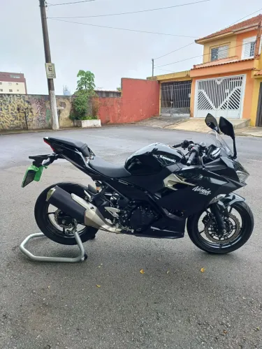 Kawazaki ninjinha 400 2021 único dono 9340km