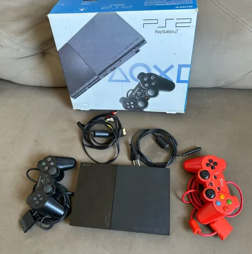 PlayStation 2 Slim Preto com Caixa + 2 Controles e Adaptador HDMI (Leitor 100%)