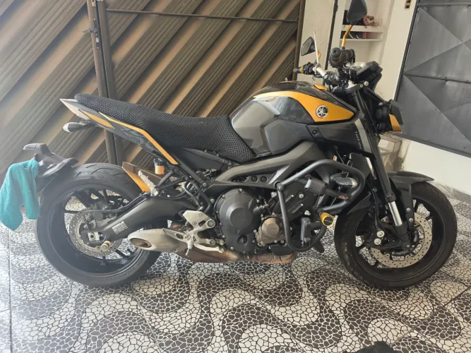 Yamaha MT-09 2021/2022, SEMI NOVA, BEM CONSERVADA