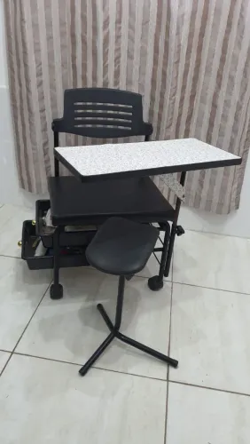 Cadeira de manicure com tripé