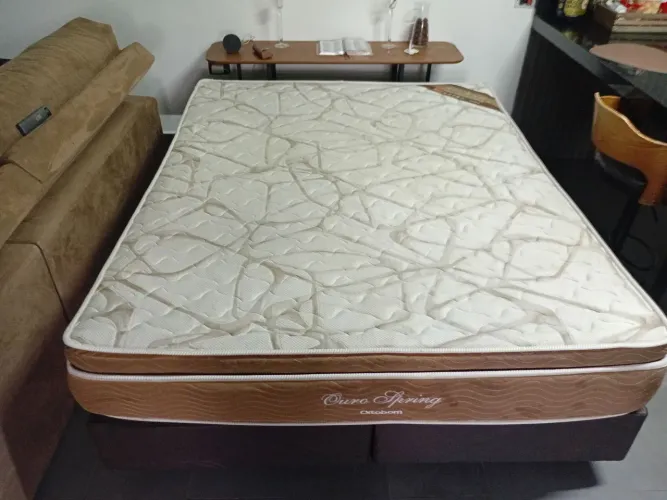 Vendo cama de casal Queen entrego