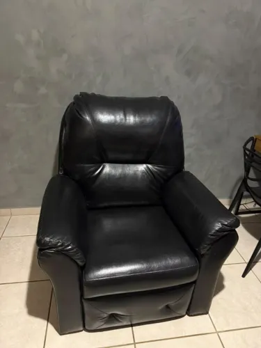 Poltrona couro sintético