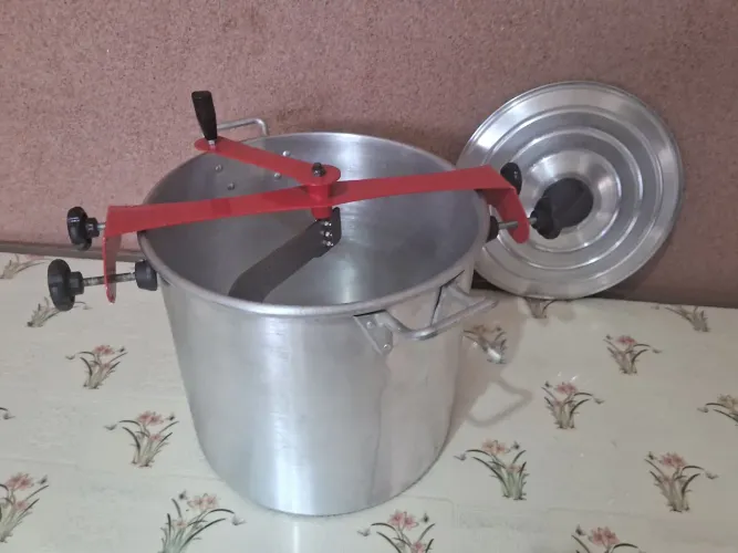 Panela em aço 20l com batedor manual