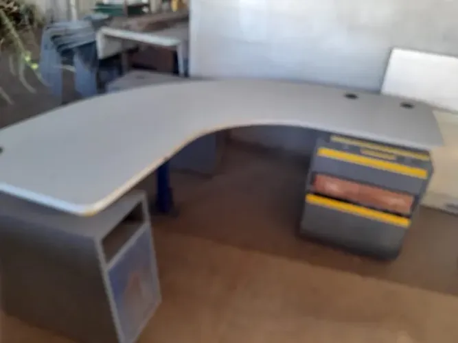 Doa-se mesa multiuso ou bancada de madeira