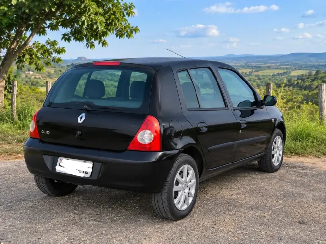 Renault Clio Hi-flex 1.0 16V 5P 2011