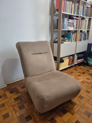 Poltrona bege tecido suede - sem avarias