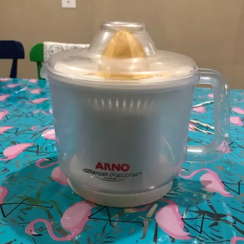 Espremedor de Laranjas Arno