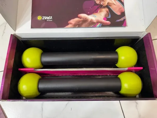 Kit Zumba Fitness Exhilarate Original - Box com 6 DVDs + Par de Pesos (Toning Sticks)