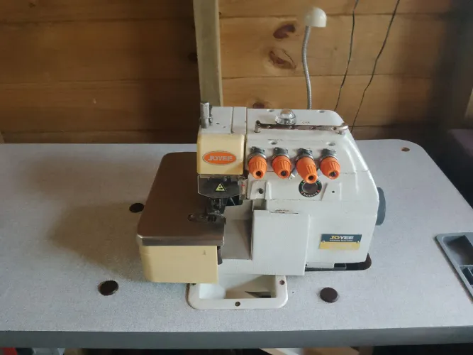 Vendo máquina de costura