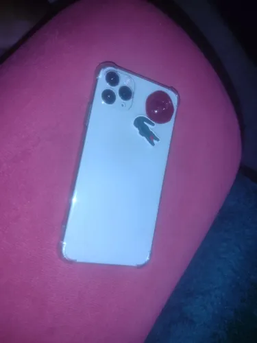 Vendo iPhone 11 funcionando tudo