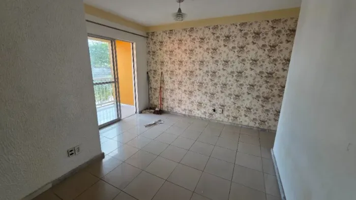 Vendo apartamento Vivenda Colonial, 2/4 com suíte e varanda, 1º andar, 62m2, Sussuarana